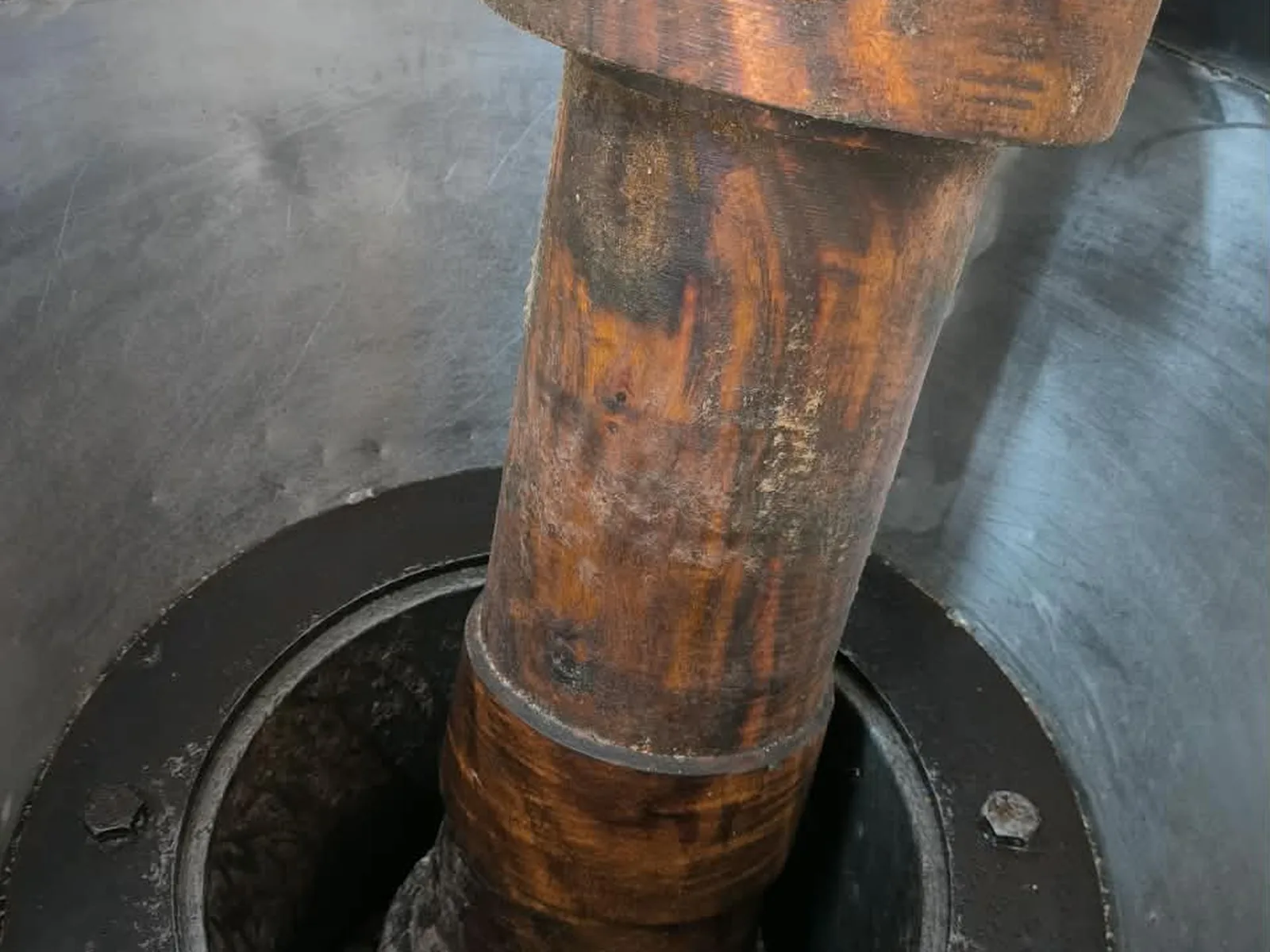 The wooden pressing shaft